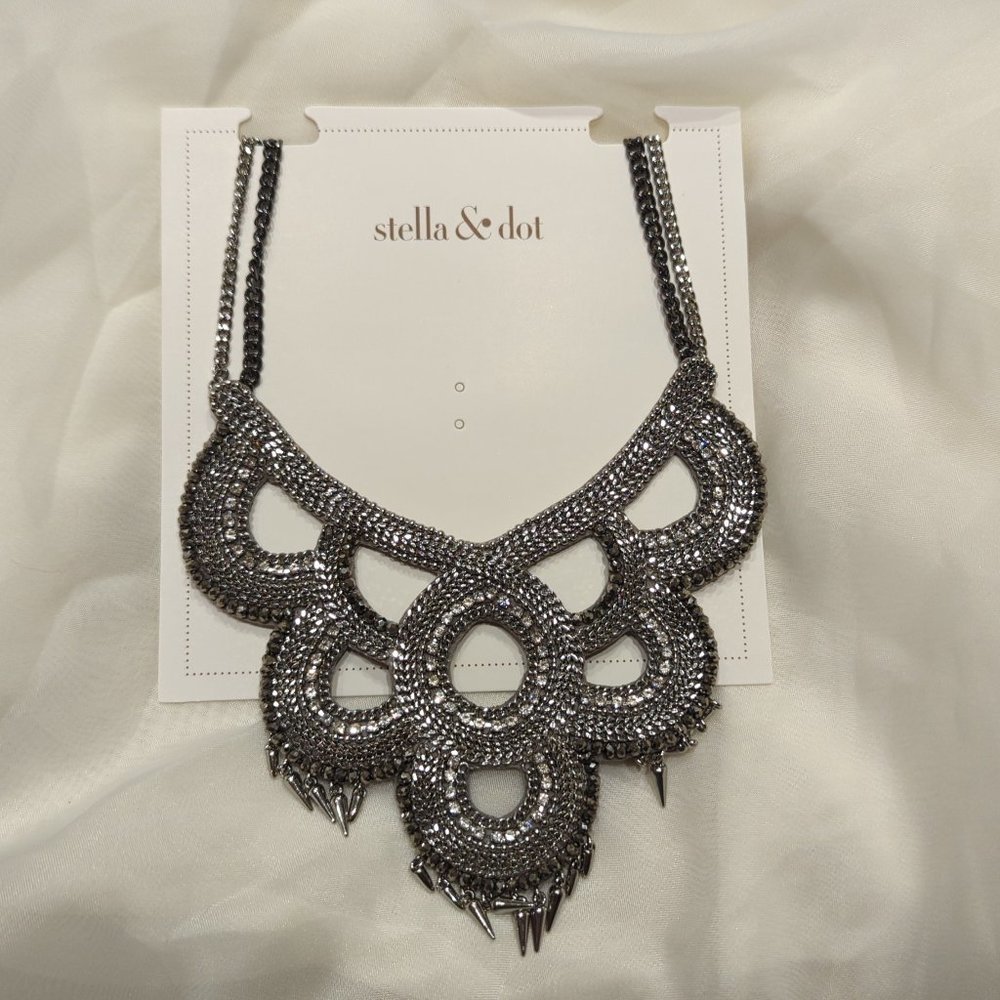 Stella and Dot Tallulah statement necklace